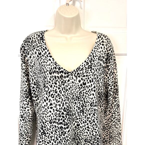 Josephine Chaus Leopard Print Sweater Women's XL Ultra Soft V-Neck White Black - Picture 2 of 11